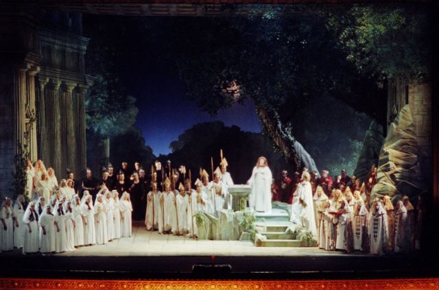 NORMA 2, Liceu1986 Bonynge-Colusso-Villagrossi, photo-Bofill